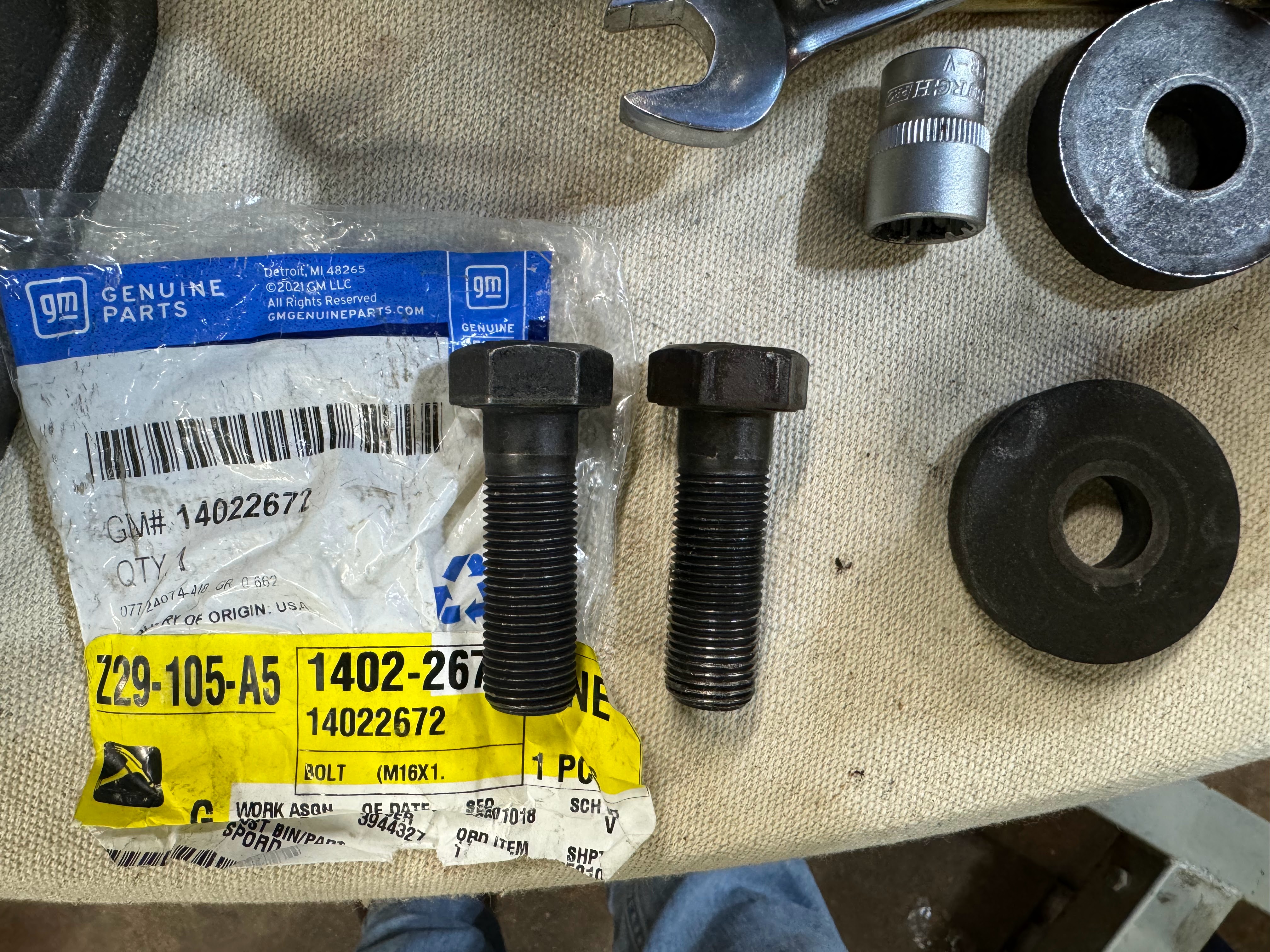 GM 8.1 liter crank bolt part #14022672